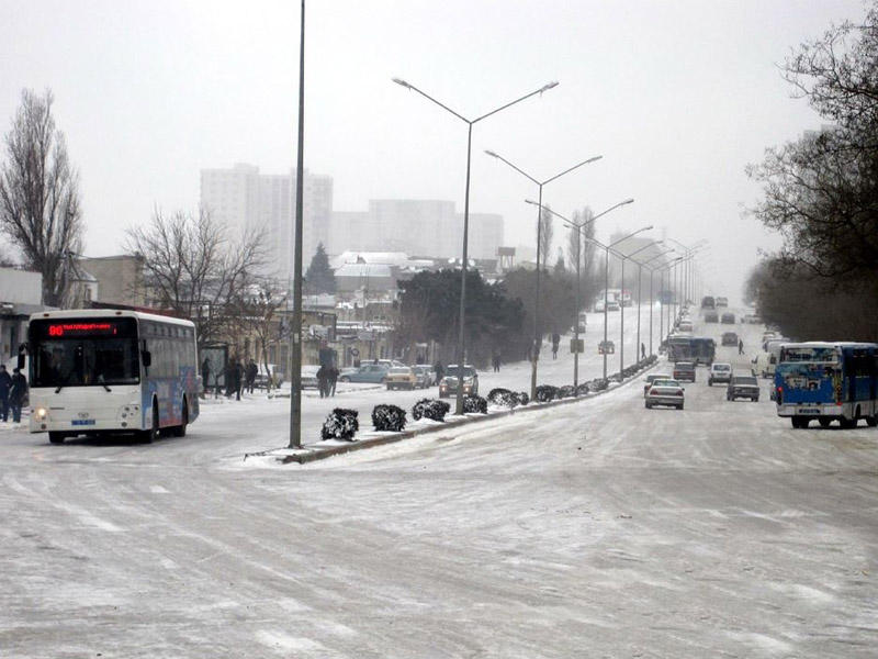 Bakıda avtobus ÖZBAŞINALIĞI: iki dəfə artıq ödəyirik