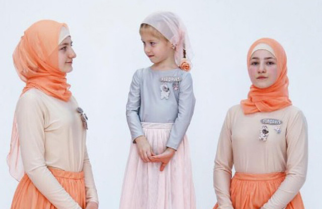 Kadırovun azyaşlı qızları model oldular - Fotolar