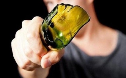 Bakıda barda qız oğlanın gözünü çıxardı - CİNAYƏT