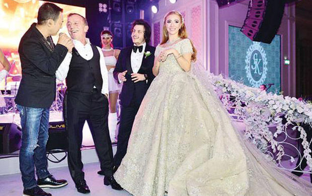 Türkiyəli iş adamı qızına ikinci dəfə toy edir – FOTO