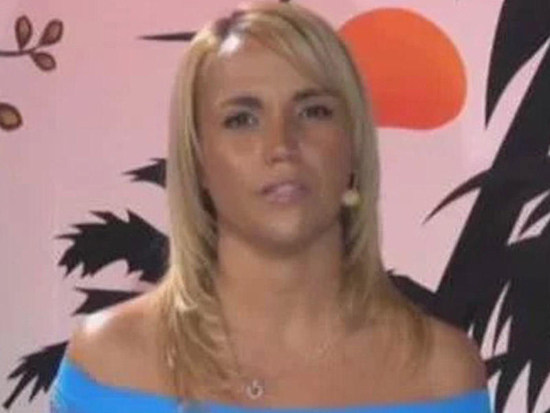 Şəffaf libas geyinən aparıcı canlı yayımda bədənini nümayiş etdirdi - FOTOLAR