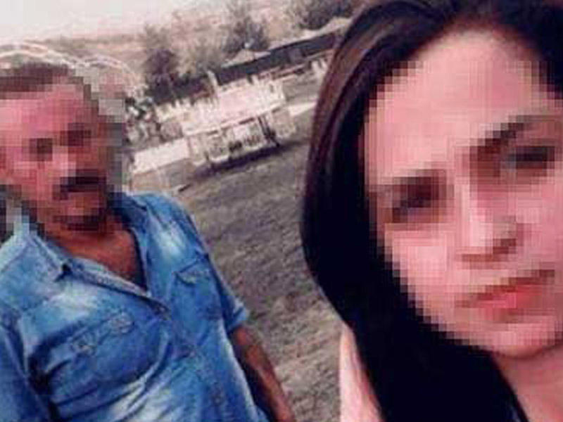 Masa arxasında yemək yeyən cütlük bir-birini dəlik-deşik etdi - VİDEO