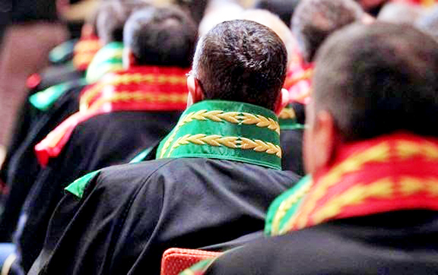 Türkiyədə 227 hakim və prokuror işdən çıxarıldı