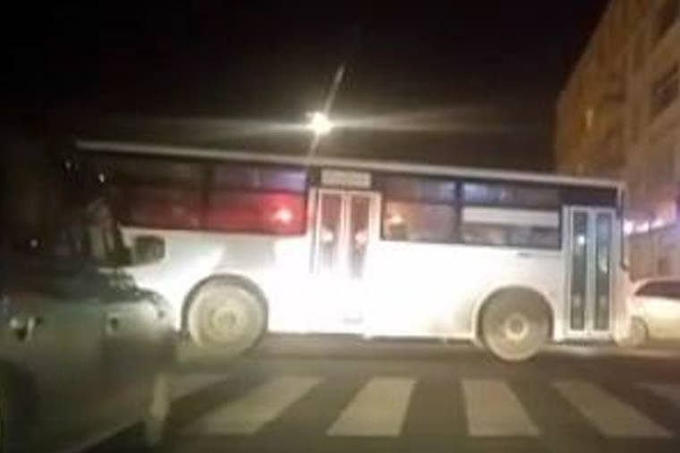 Bakıda avtobus sürücüsündən növbəti özbaşınalıq — VİDEO