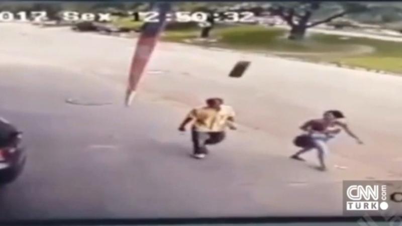 Tragikomik HADİSƏ: maşının çıxan təkəri piyadanın başına düşdü və... - VİDEO