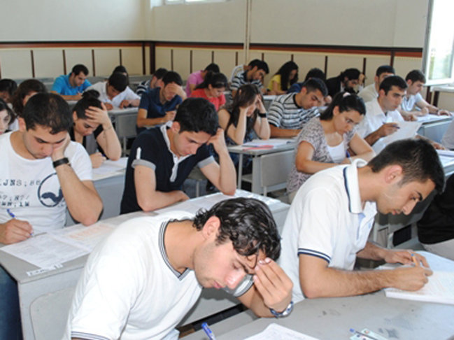 Azərbaycanda İLK: İmtahandan kəsilən abituriyentlər də tələbə ola bilər - VİDEO