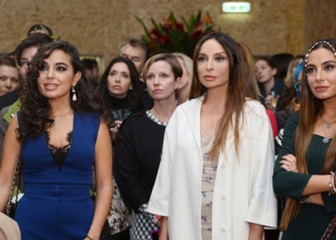 Leyla Əliyeva Birinci xanımı belə təbrik etdi - FOTO