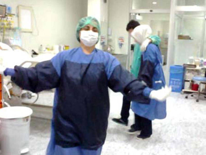 RƏZALƏT! Tibb bacısı reanimasiyada göbək atır - VİDEO