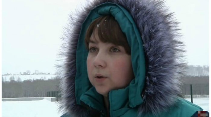 Yeni doğulmuş körpəsini 6 bıçaq zərbəsiylə öldürən ana məhkəmədə gülümsəyib