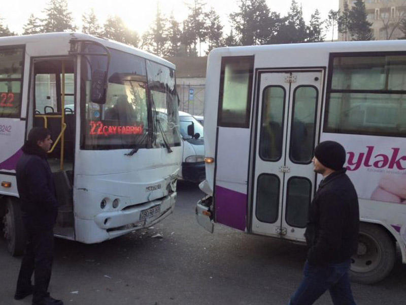 Bakıda avtobuslar toqquşdu - FOTO