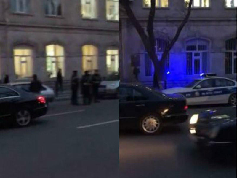 Polis 160 nömrəli məktəbin qarşısını nəzarətə götürdü - VİDEO