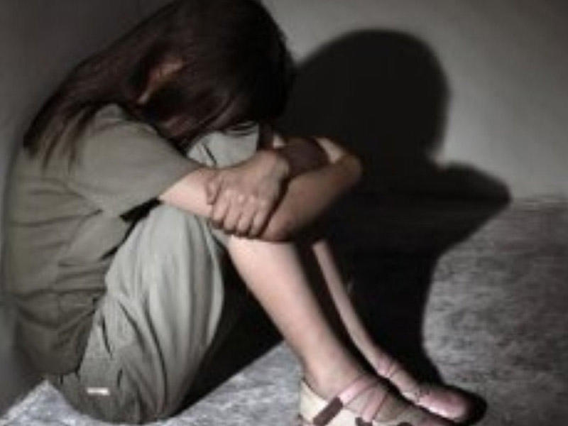 Məktəbdə BİABIRÇILIQ: müəllim uşağı soyundurub zorlamaq istəyəndə arvadı zəng edib... - VİDEO