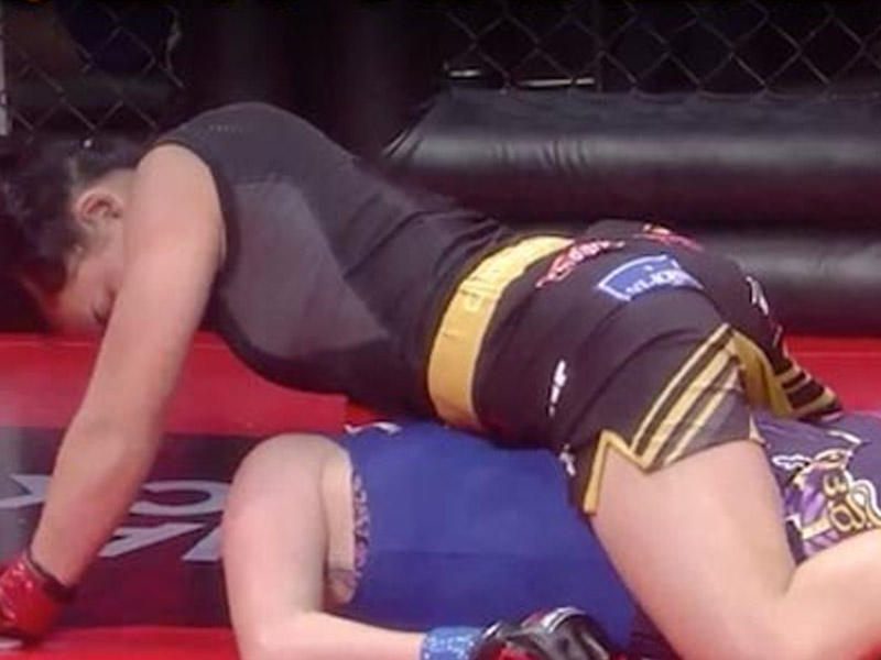 Qadın döyüşçünün hərəkəti etiraza səbəb oldu - VİDEO