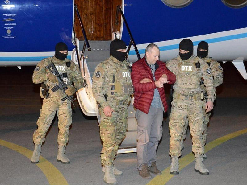 Lapşinin anası Bakıda oğlu ilə görüşdü - Yeni vəkil tutdu