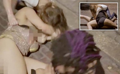 Şəhərin mərkəzində qadınlar arasında kütləvi dava - VİDEO