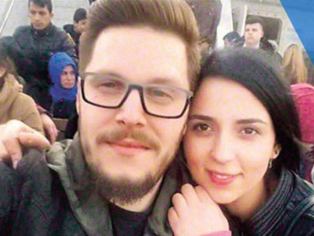 Selfi çəkən cütlük şəklə baxanda şoka düşdü - FOTO