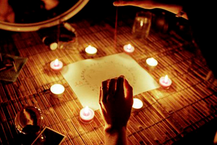 Üzünü göstərmir, kimliyini də demir, amma 300 manata onlayn fala baxır — VİDEO