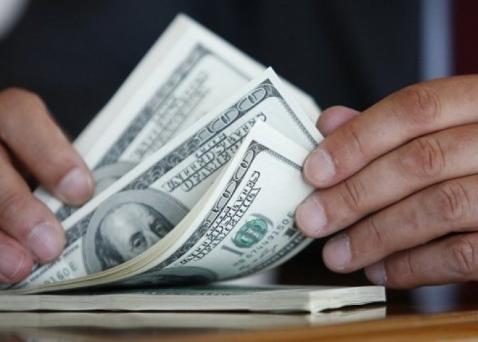 Dollar yenə bahalaşdı - Rəsmi