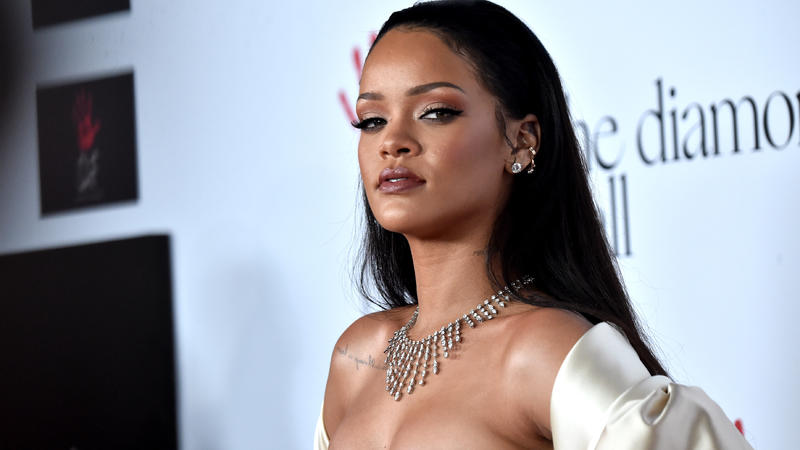 Məşhur müğənni ilin xeyriyyəçi adamı seçildi