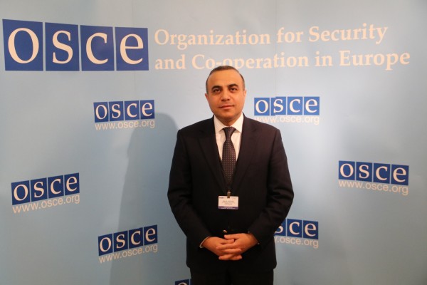 Azay Quliyev Vyanada girovlara qarşı qeyri-insani münasibətdən danışdı