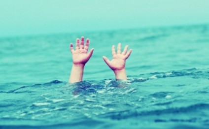 Biləsuvarda 9 yaşlı qız çaya düşərək boğulub