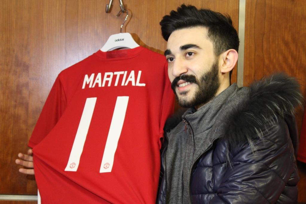 “Bakcell”in təşkil etdiyi mini-futbol çempionatının qalibləri Mançesterə səfər ediblər