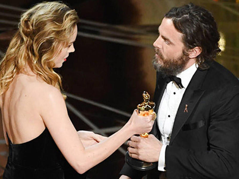 İki qadını zorlayan şəxs