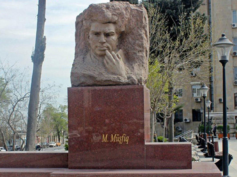 Mikayıl Müşfiqin abidəsi əvvəlki yerində qoyulacaq