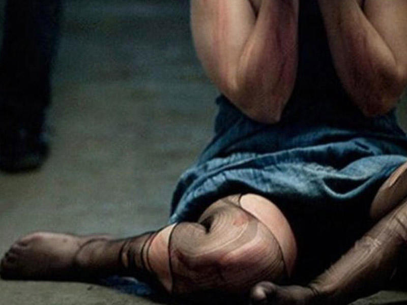 Sürücü gecə avtobusda tək qalan qadın sərnişini ZORLADI - ŞANTAJ