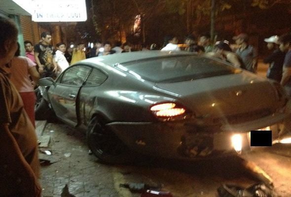 Bakının mərkəzində QƏZA: 400 minlik avtomobil... - FOTO