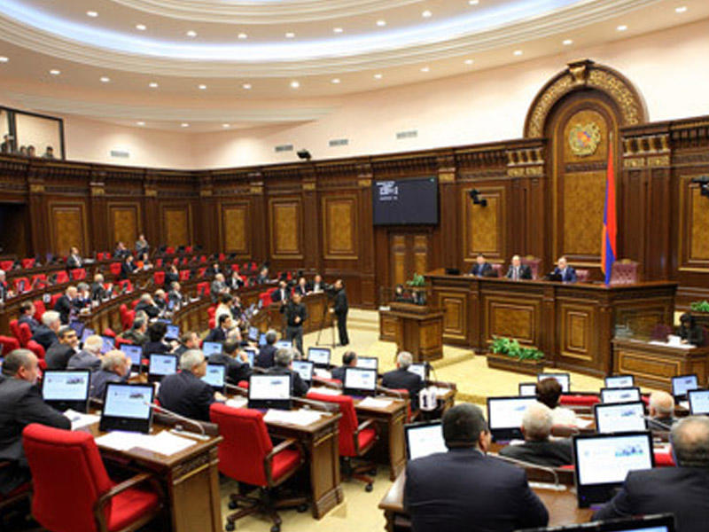 Deputatlar iclasa gəlmədi - Ermənistanda