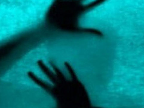 Arvadına sataşan şəxsə qadın paltarı geyindirib zorladı - FOTO