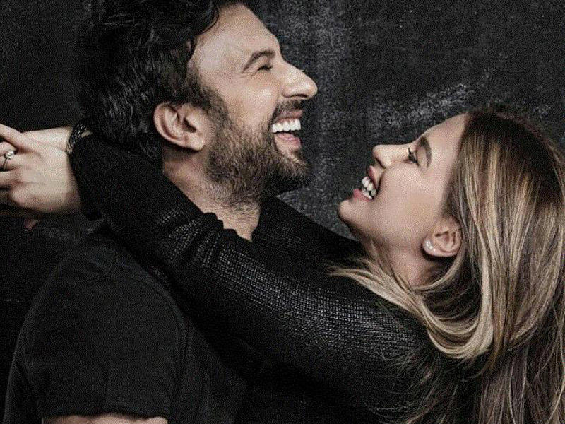 Tarkan arvadına görə yataq fotosunu sildi