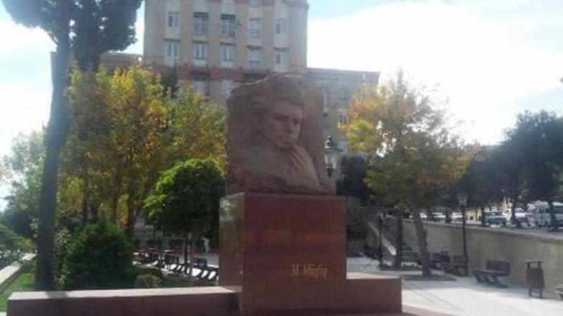 “Dedi ki, heykəli sökməyi Hacıbala Abutalıbovla razılaşdırmışam, sərəncamı var” - QALMAQAL