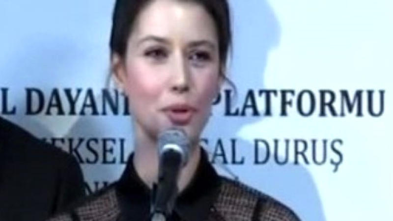 Vətənə xəyanətdə ittiham edilən tanınmış aktrisaya “Şərəf” mükafatı VERİLDİ - VİDEO
