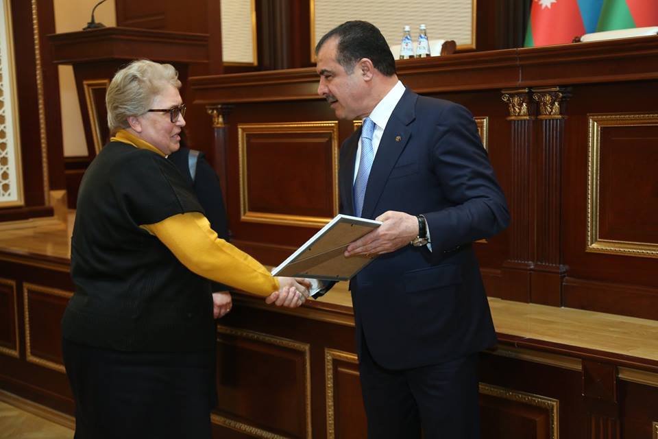 Gəncədə “8 Mart Beynəlxalq Qadınlar Günü” münasibətilə fəal qadınlar mükafatlandırıb