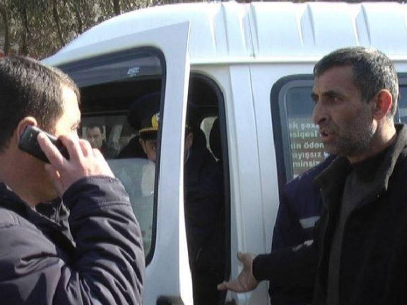 Tələbələri ölümə aparan mikroavtobusun ipə-sapa yatmayan sürücüsü - Müfəttişlərlə qaçtı-tutdu - VİDEO