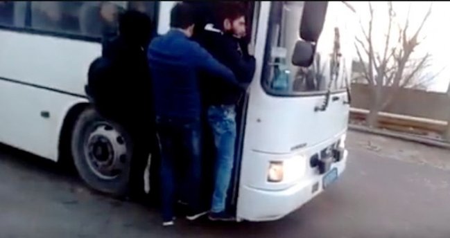 Bakıda avtobus sərnişinləri belə ölümə aparır - VİDEO