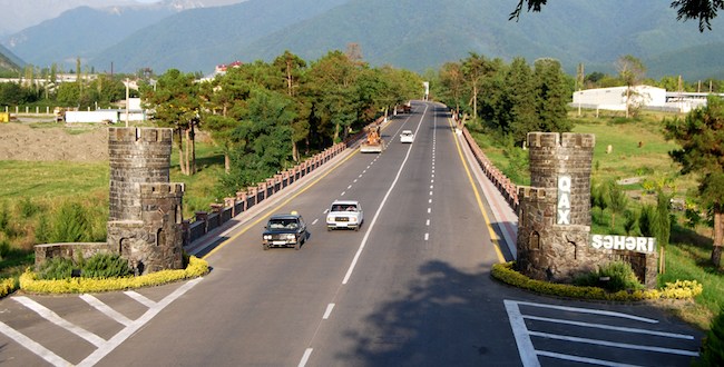 Qaxdakı təqaüdçüləri aldadan dələduz xanımı kimlər himayə edir – 100 min manatlıq cinayət