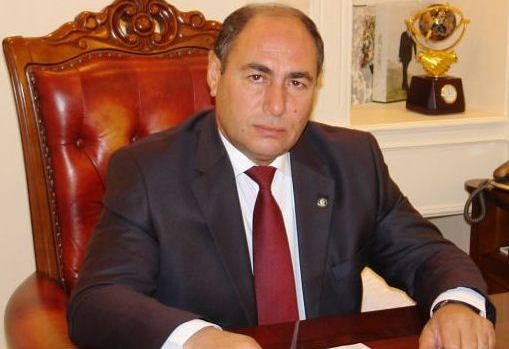 “Hər həkimdən 5 min tələb edir” - İcra başçısına ağır ittihamlar - FOTO