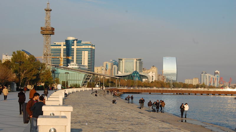 Bulvarda 85 yaşlı kişi intihar etmək istədi