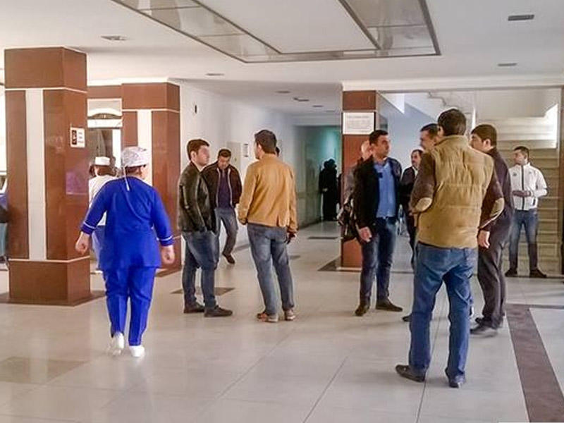 Dəhşətli qəzada yaralanan tələbələrə baxan yoxdur? - Ailəsi narazıdır, nazirlik təkzib edir