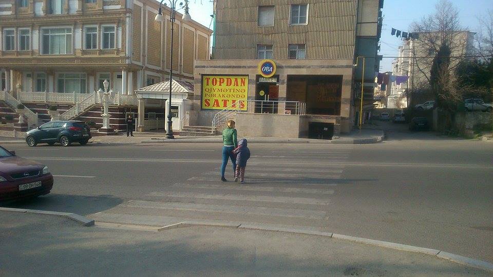 Piyadalar təhlükədə: keçid var, ya yox? - Video