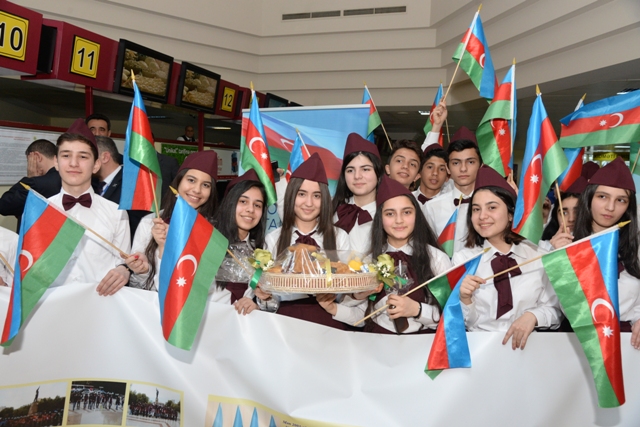 “Ölkəmizi tanıyaq” devizi Nəsimi rayonu yeniyetmələri Naxçıvana yola düşdülər