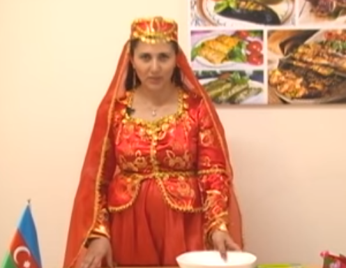 Diplomatımızın xanımı Kubada efirdə dolma bişirdi - Video