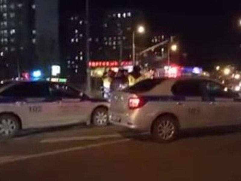 Bir banka qəhvəyə görə yollar bağlandı, polis ayağa qaldırıldı - VİDEO