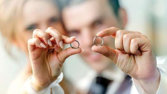 Evlənərkən niyə üzük taxırıq? - Bəxt üzüyünün tarixi