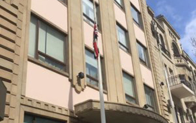 Bakıdakı bir neçə səfirlikdə bayraqlar endirildi - FOTO