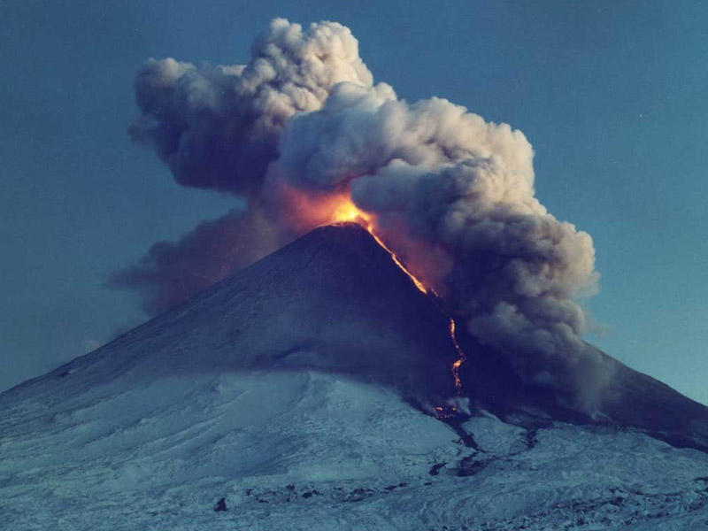 Son 2 əsrdə ilk dəfə Rusiyada vulkan püskürdü