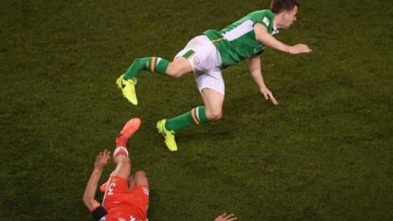 Futbolçunun ayağı belə sındı - VİDEO